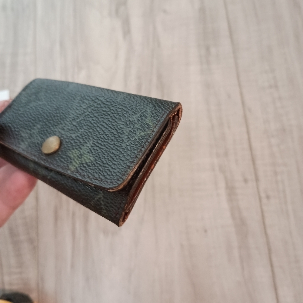 Authentic Louis Vuitton Multicle 4 Monogram Key Holder Canvas Leather 4 Hooks - Picture 4 of 12